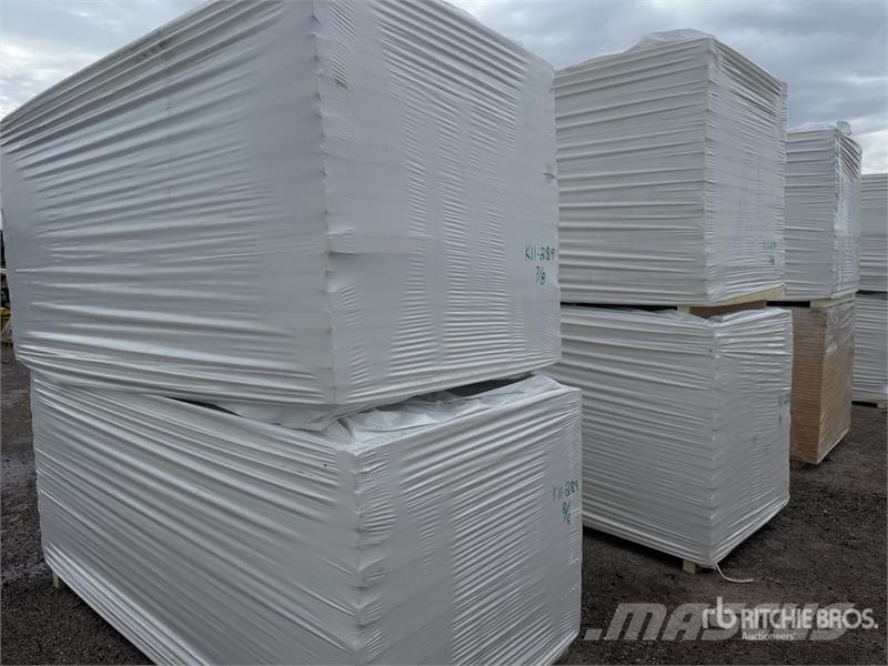 Quantity of (8) 96 in x 48 in Polyiso Insulation Utovorne dizalice, vitla i dizala za materijal