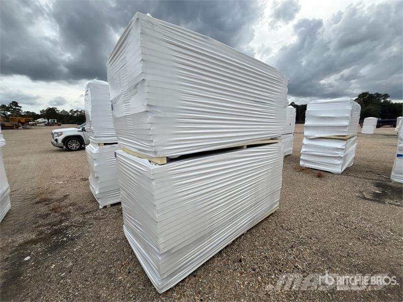 Quantity of (8) 96 in x 48 in Polyiso Insulation Vintsid, telfrid ja materjaliliftid