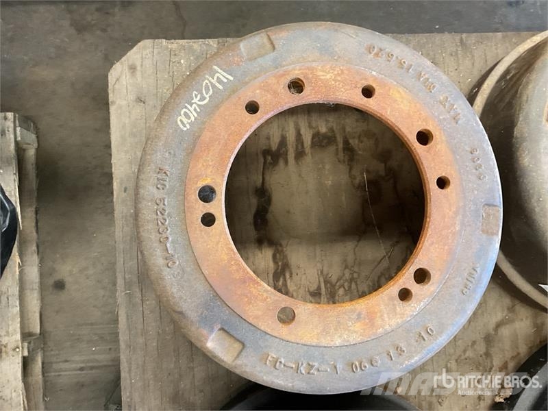 Quantity of (8) Brake Drums Andere Zubehörteile