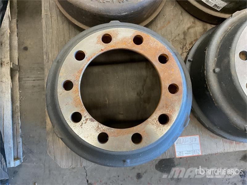 Quantity of (8) Brake Drums Andere Zubehörteile