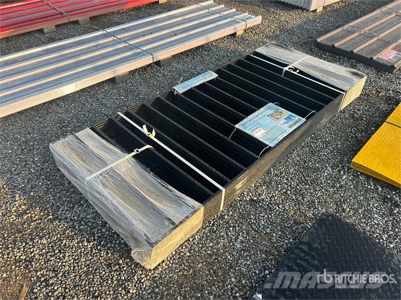Quantity of 8 ft x 3 ft 3 in Galvanized Fencing Fencing equipment