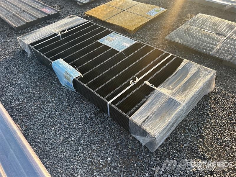 Quantity of 8 ft x 3 ft 3 in Galvanized Fencing Fencing equipment
