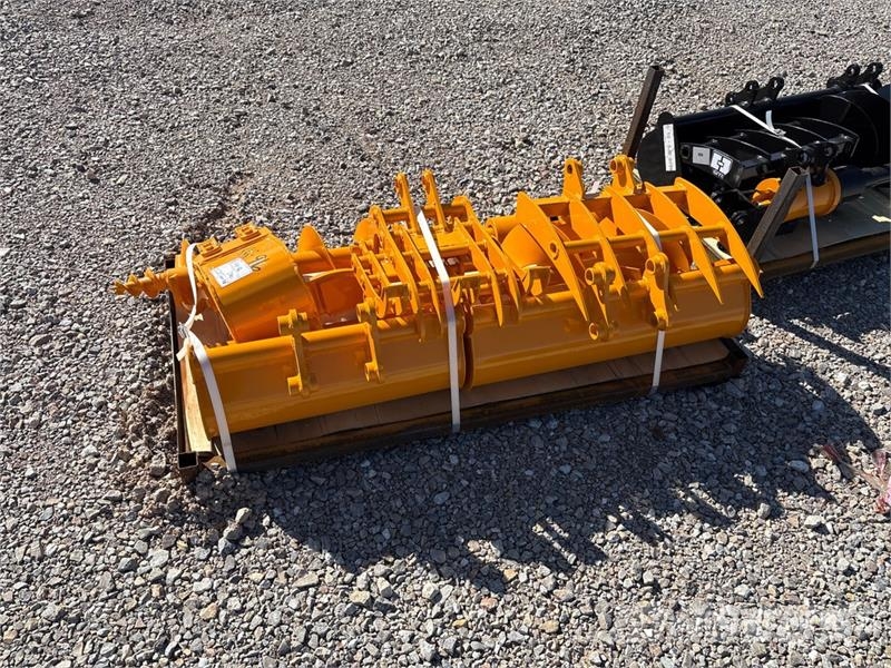  Quantity of (8)  GIYI Cat 301 GYA-8 Mini Excavator Other components