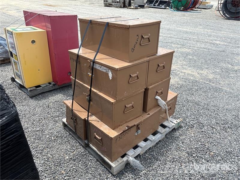  Quantity of (8) Knaack Tool Box Sonstige Baumaschinen