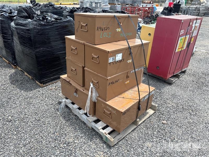  Quantity of (8) Knaack Tool Box Sonstige Baumaschinen