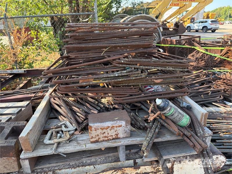 Quantity of (8) Pallets of miscellaneous pre bent 建設機械 - その他