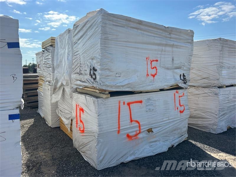 Quantity of (8) Pallets of 4 ft x 8 ft Iso Pane Hejsespil, hejseværk og materialelifte