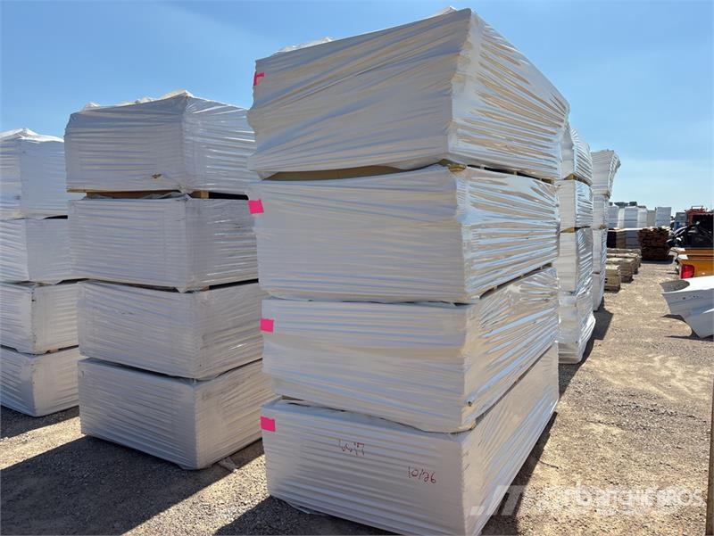  Quantity of (8) Pallets of 96 in x 48 in x 1/2 in  Utovorne dizalice, vitla i liftovi za materijal