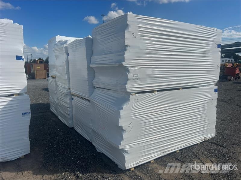 Quantity of (8) Pallets of 96 in x 48 in Polyiso I ホイスト、ウインチ、エレベーター