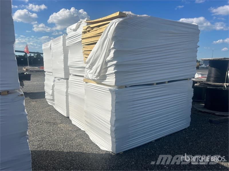 Quantity of (8) Pallets of 96 in x 48 in Polyiso I ホイスト、ウインチ、エレベーター
