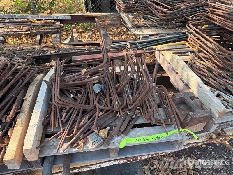 Quantity of (8) Pallets of miscellaneous pre bent 建設機械 - その他