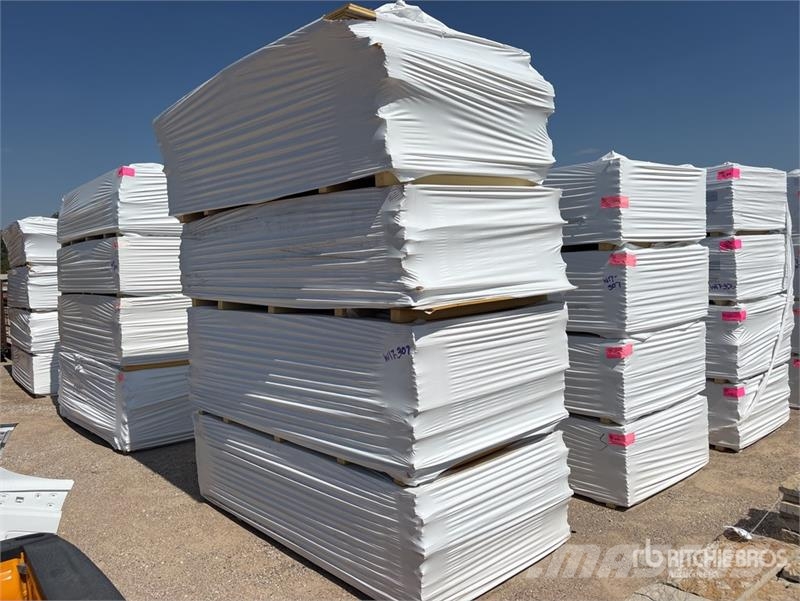 Quantity of (8) Pallets of 96 in x 48 in x 1/2 in Utovorne dizalice, vitla i liftovi za materijal
