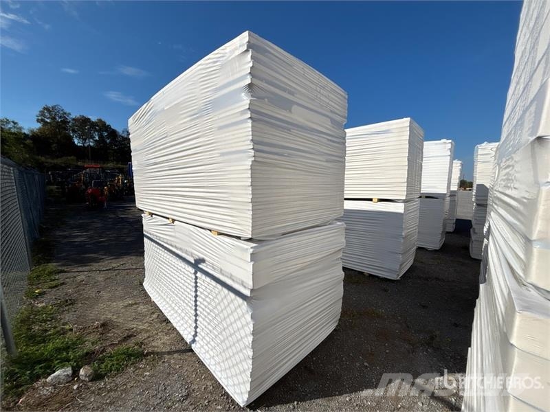 Quantity of (8) Pallets of 96 in x 48 in Polyiso I Vintsid, telfrid ja materjaliliftid