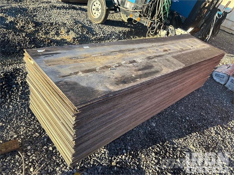 Quantity of (8) Pallets of Construction Materials Vitle, dvigala in gradbeni dvižni sistemi