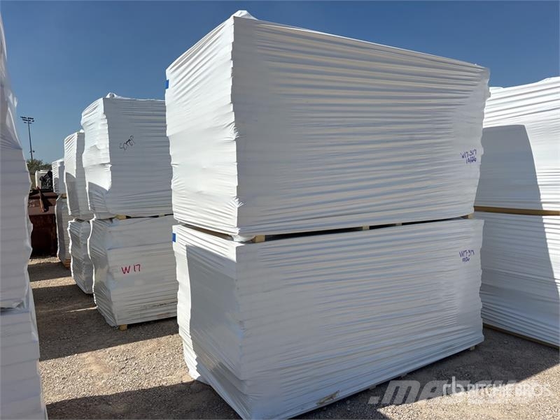  Quantity of (8) Pallets of 96 in x 48 in Polyiso I Αναβατόρια και ανυψωτήρες υλικών