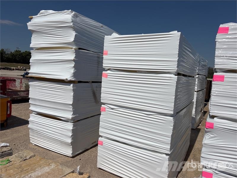 Quantity of (8) Pallets of 96 in x 48 in x 1/2 in Utovorne dizalice, vitla i liftovi za materijal