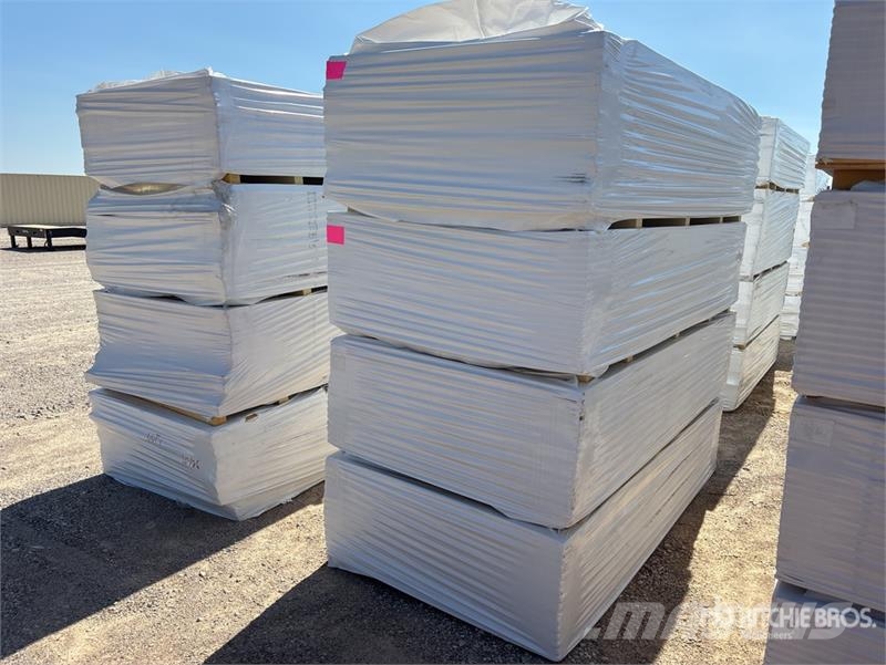  Quantity of (8) Pallets of 96 in x 48 in x 1/2 in  Utovorne dizalice, vitla i liftovi za materijal