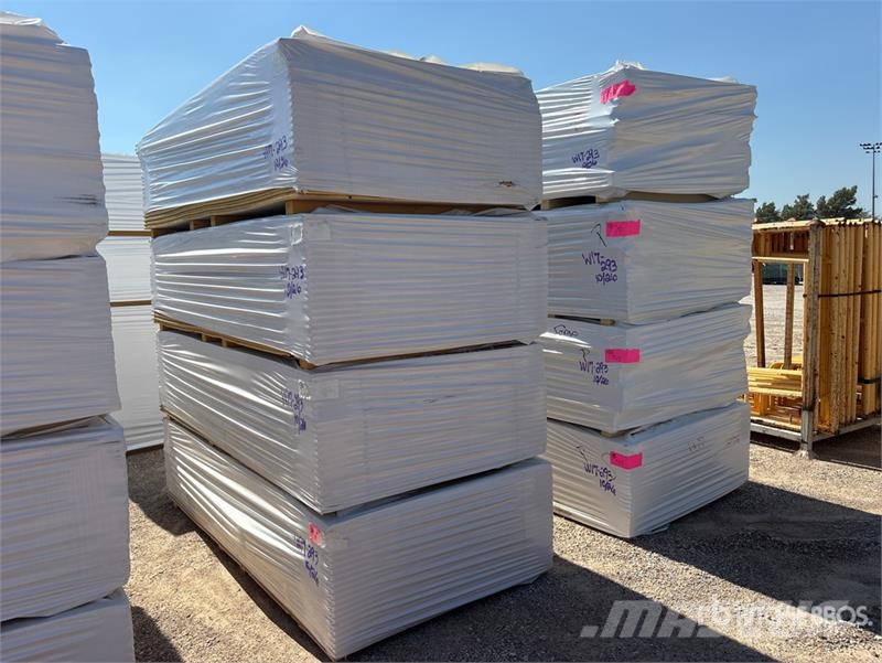  Quantity of (8) Pallets of 96 in x 48 in x 1/2 in  Utovorne dizalice, vitla i liftovi za materijal