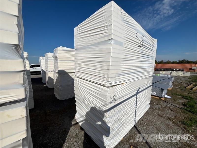  Quantity of (8) Pallets of 96 in x 48 in Polyiso I Talhas, guinchos e elevadores de materiais