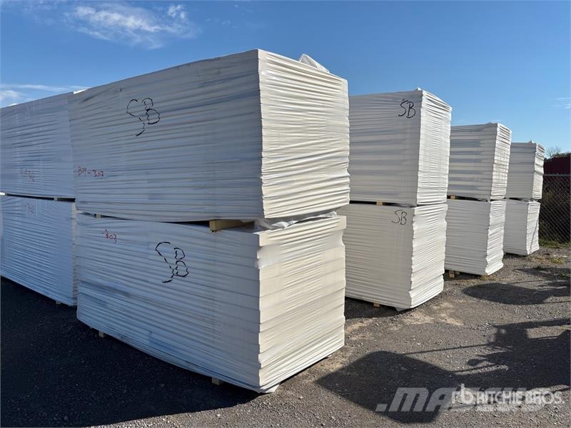 Quantity of (8) Pallets of 96 in x 48 in Polyiso I Vintsid, telfrid ja materjaliliftid
