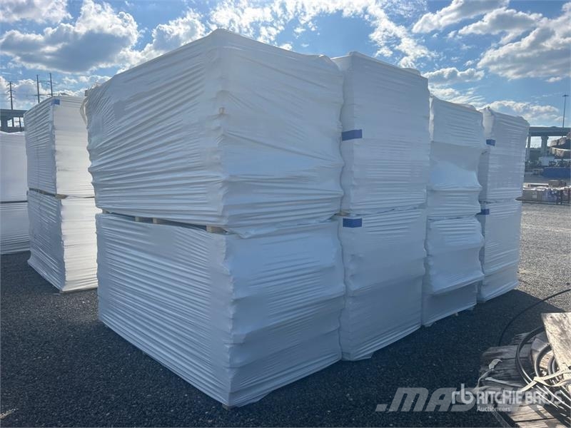 Quantity of (8) Pallets of 96 in x 48 in Polyiso I ホイスト、ウインチ、エレベーター