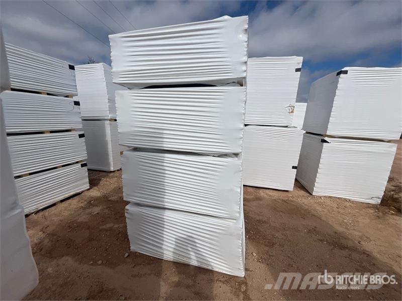  Quantity of (8) Polyiso Foam Insulation Montacargas y elevadores de material