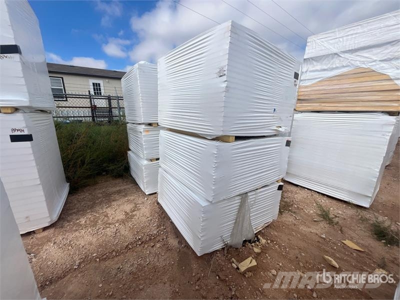  Quantity of (8) Polyiso Foam Insulation Montacargas y elevadores de material