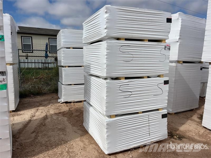  Quantity of (8) Polyiso Foam Insulation Montacargas y elevadores de material