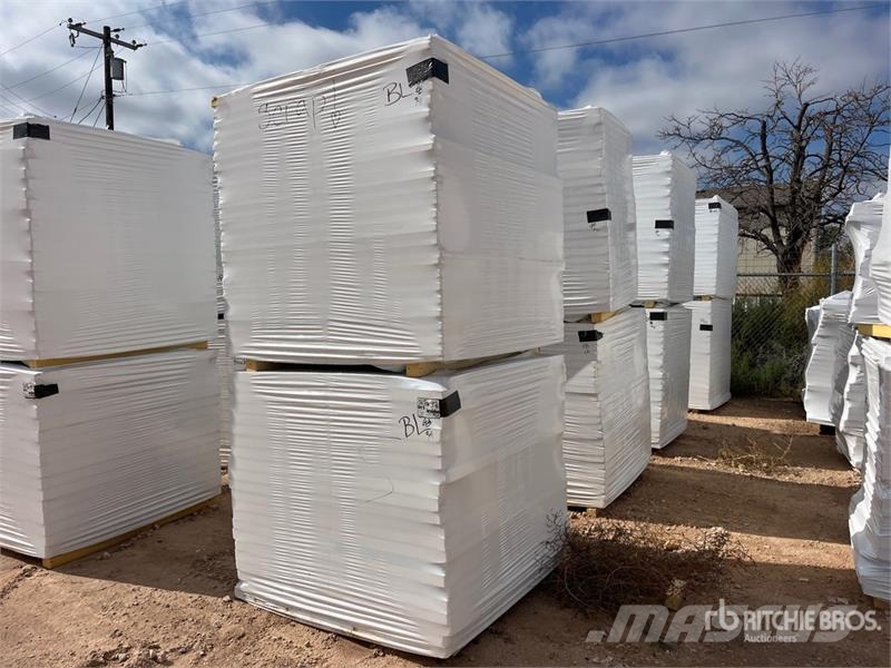  Quantity of (8) Polyiso Insulation Montacargas y elevadores de material