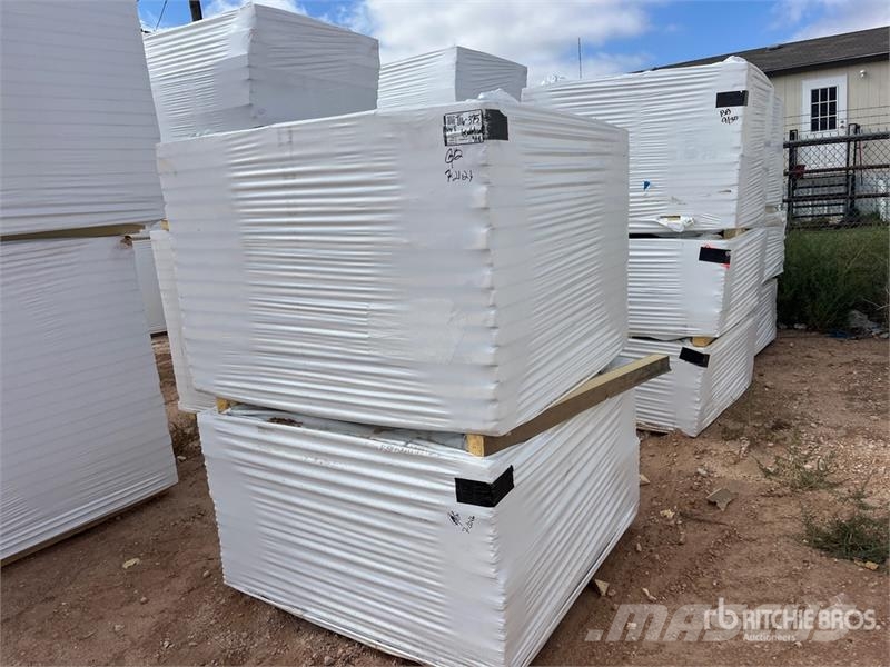  Quantity of (8) Polyiso Foam Insulation Montacargas y elevadores de material