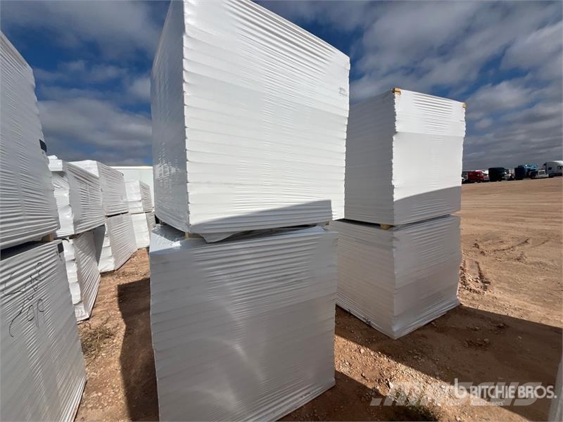  Quantity of (8) Polyiso Insulation Montacargas y elevadores de material