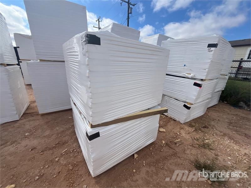  Quantity of (8) Polyiso Foam Insulation Montacargas y elevadores de material