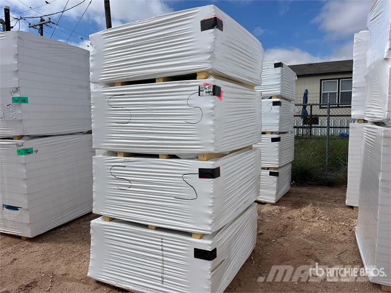  Quantity of (8) Polyiso Foam Insulation Montacargas y elevadores de material