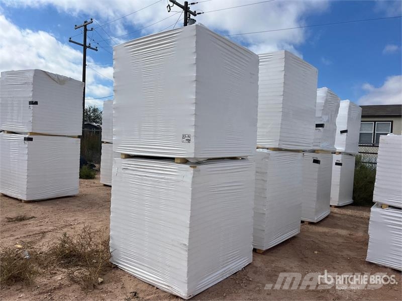  Quantity of (8) Polyiso Foam Insulation Montacargas y elevadores de material