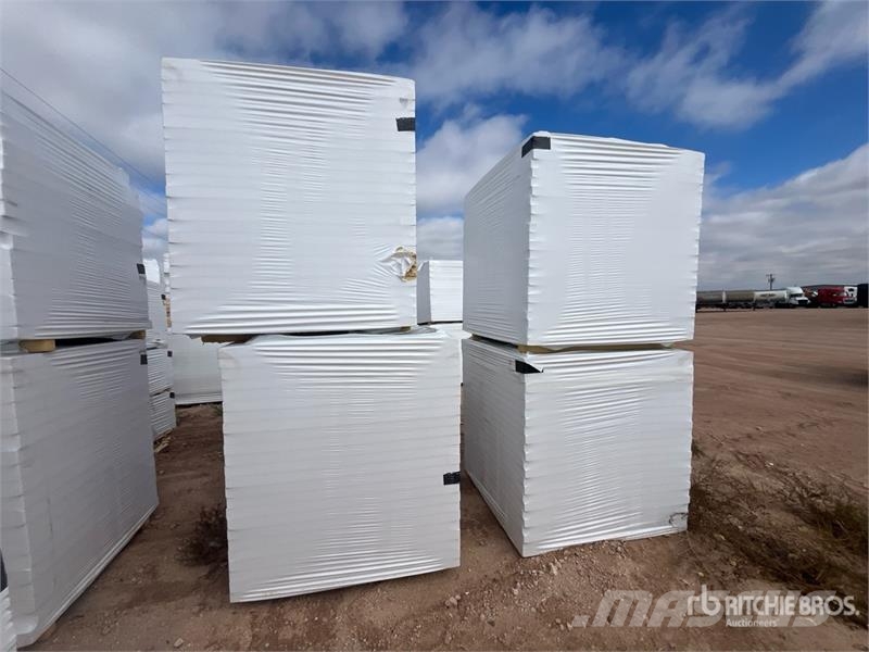  Quantity of (8) Polyiso Foam Insulation Montacargas y elevadores de material