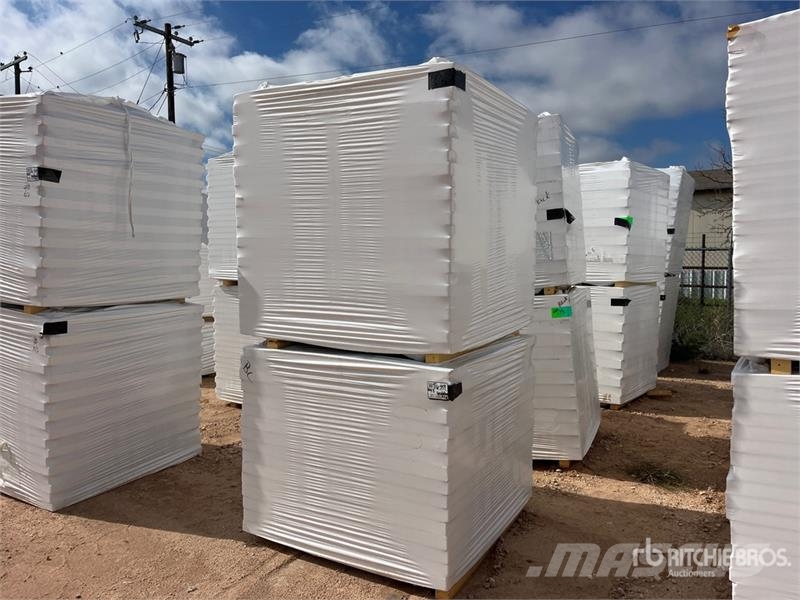  Quantity of (8) Polyiso Insulation Montacargas y elevadores de material