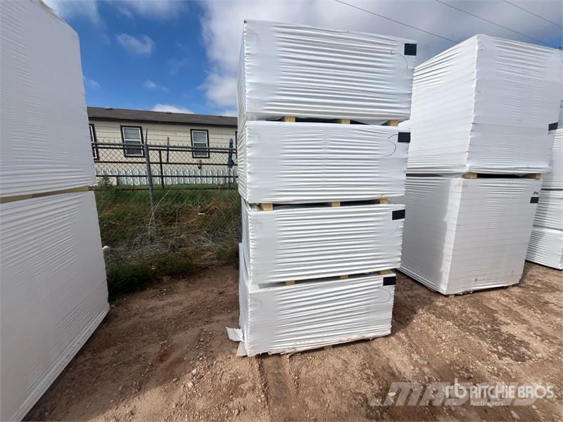  Quantity of (8) Polyiso Foam Insulation Montacargas y elevadores de material