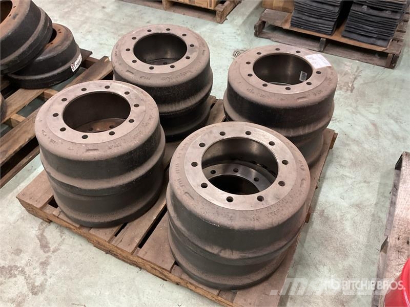 Quantity of (8) Unused Webb 6870F Brake Drums Otros componentes