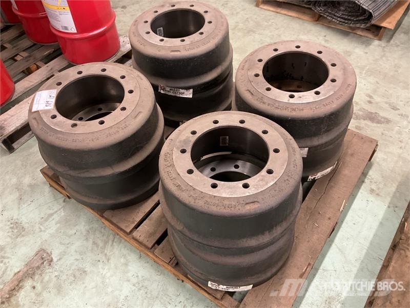 Quantity of (8) Unused Webb 6870F Brake Drums Otros componentes