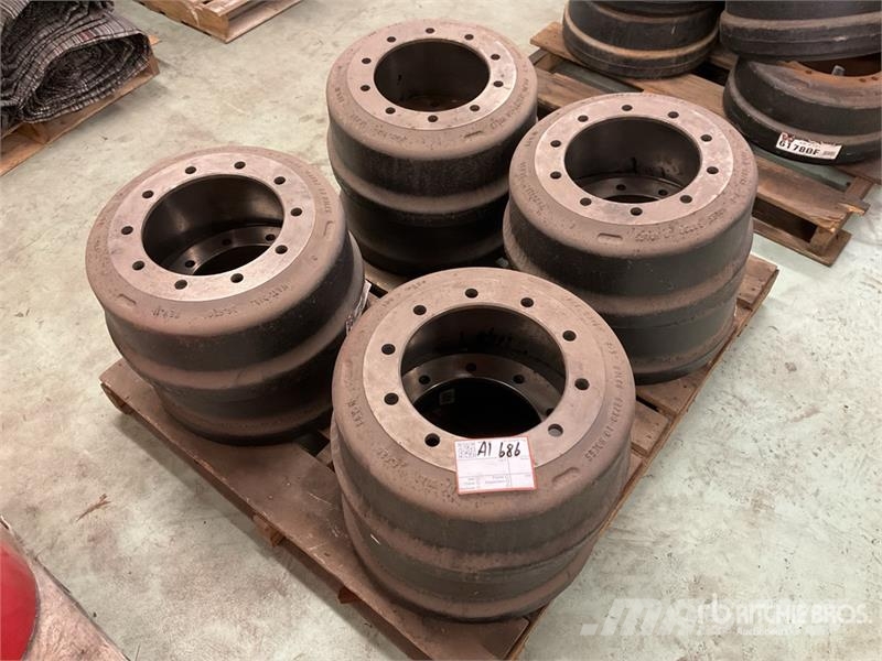 Quantity of (8) Unused Webb 6870F Brake Drums Otros componentes