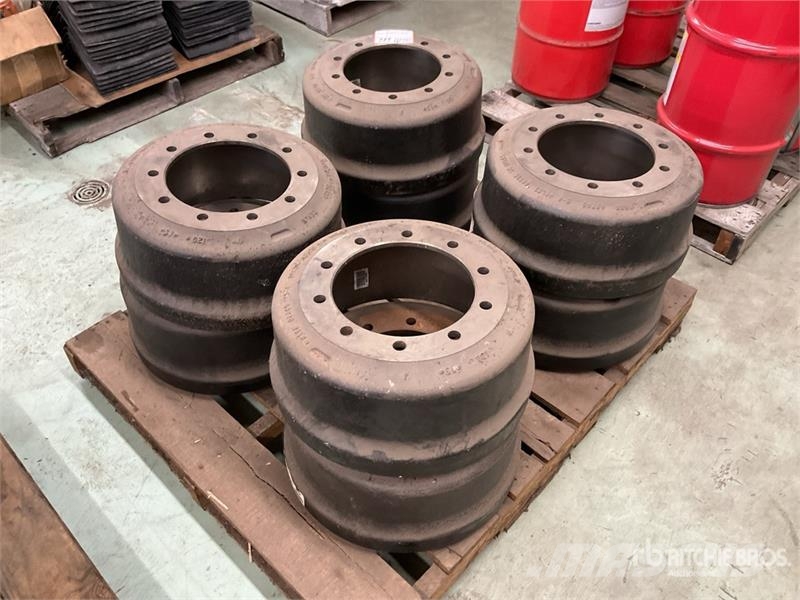Quantity of (8) Unused Webb 6870F Brake Drums Otros componentes