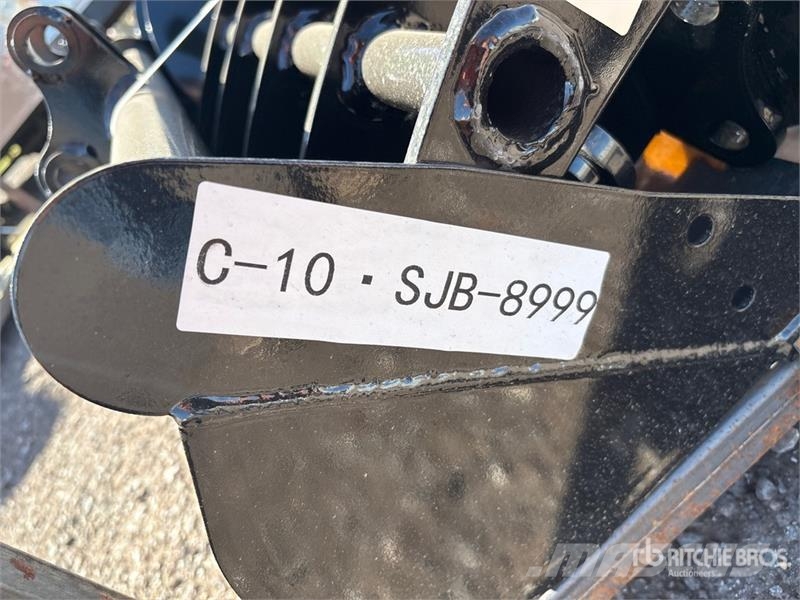 Quantity of (8) VICSEC VCA-8 Mini Excavator Attac 其他组件