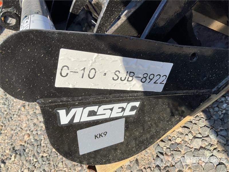 Quantity of (8) VICSEC VCA-8 Mini Excavator Attac 其他组件