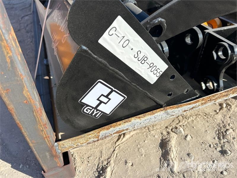 Quantity of (8) VICSEC VCA-8 Mini Excavator Attac 其他组件