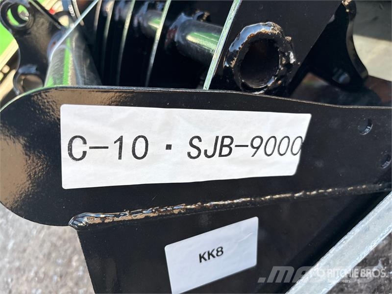 Quantity of (8) VICSEC VCA-8 Mini Excavator Attac 其他组件