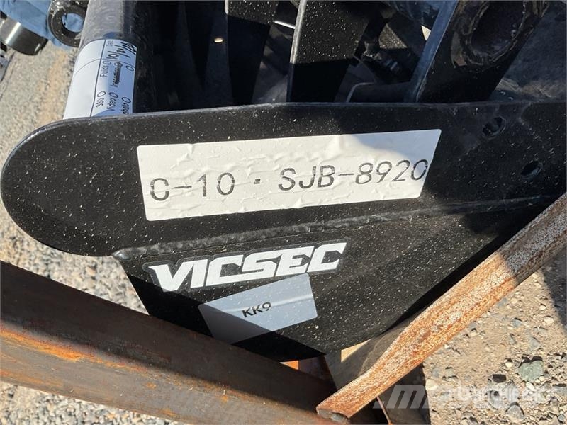 Quantity of (8) VICSEC VCA-8 Mini Excavator Attac Outros componentes