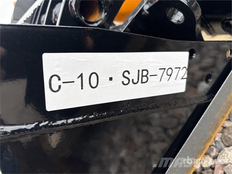  Quantity of (8)  VICSEC VCA-8 Mini Excavator Attac مكونات أخرى