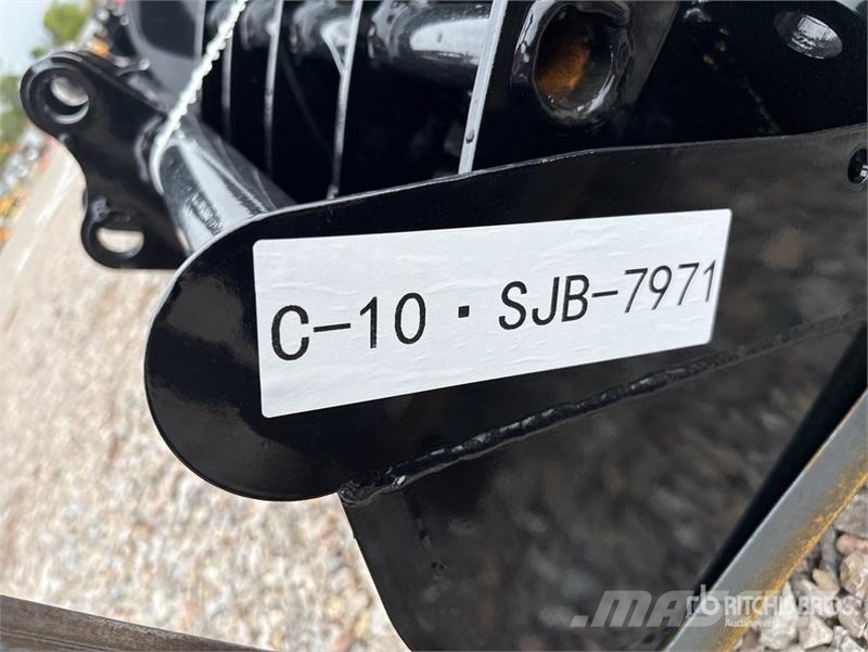 Quantity of (8) VICSEC VCA-8 Mini Excavator Attac مكونات أخرى
