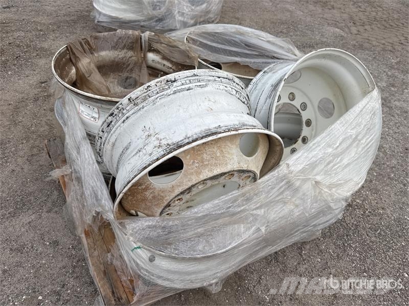  Quantity of (8) Wheels 輪胎、車輪和輪圈