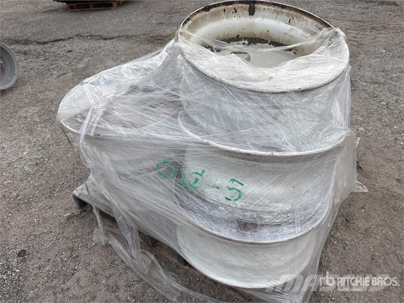  Quantity of (8) Wheels 輪胎、車輪和輪圈